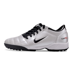 Chuteira Society TF Nike Total 90 III Prateada e Preta