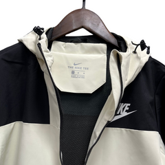 Jaqueta Corta-Vento Nike Preta e Bege