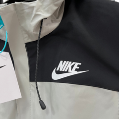 Jaqueta Corta-Vento Nike Preta e Cinza