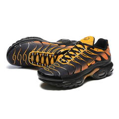 Tênis Casual Nike Air Max Plus TN Branco e Preto Laranja