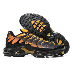 Tênis Casual Nike Air Max Plus TN Branco e Preto Laranja