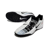 Chuteira Society TF Nike Air Zoom Total 90 III Branca e Preta
