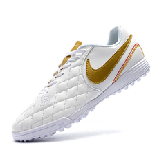 Chuteira Society TF Nike Tiempo 7 Academy Branca e Dourada