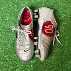 Chuteira Campo FG Nike Total 90 III Prateado e Vermelho - Tamanho 41 EUR