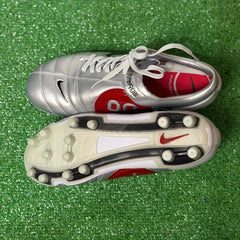 Chuteira Campo FG Nike Total 90 III Prateado e Vermelho - Tamanho 41 EUR