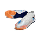 Chuteira Society TF Puma Future 8 Branca, Laranja e Azul-Clara