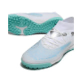 Chuteira Society TF Puma Future 8 Branca e Azul-Clara