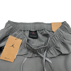 Shorts Jordan Cinza