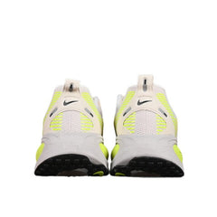 Tênis de Corrida Nike Air Zoom Vomero 18 Branco e Verde/Laranja