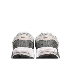 Tênis de Corrida Nike Air Zoom Vomero 5 Cinza e Branco