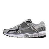 Tênis de Corrida Nike Air Zoom Vomero 5 Cinza