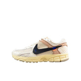 Tênis de Corrida Nike Air Zoom Vomero 5 Branco e Bege