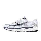 Tênis de Corrida Nike Air Zoom Vomero 5 Branco e Cinza