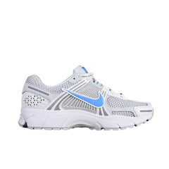 Tênis de Corrida Nike Air Zoom Vomero 5 Branco e Light Azul