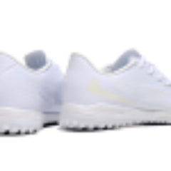 Chuteira Society TF Nike Phantom 6 Academy Branca