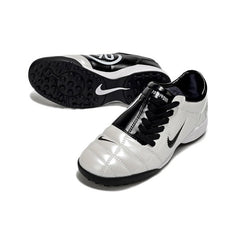 Chuteira Society TF Nike Total 90 III Branca e Preta