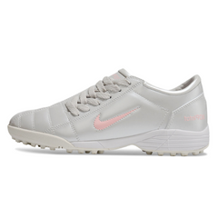 Chuteira Society TF Nike Total 90 III Prateada e Rosa