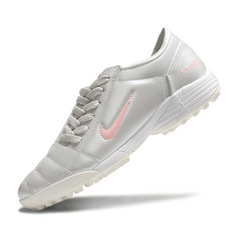 Chuteira Society TF Nike Total 90 III Prateada e Rosa