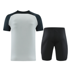 Conjunto de Treino Nike Cinza com Camiseta e Shorts