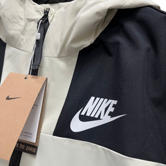 Jaqueta Corta-Vento Nike Preta e Bege