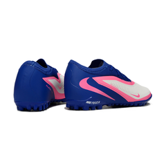 Chuteira Society TF Nike Phantom 6 Pro Azul, Branca e Rosa Infantil