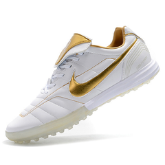Chuteira Society TF Nike Tiempo 7 R10 Elite Branca e Dourada