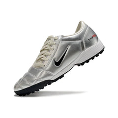 Chuteira Society TF Nike Total 90 III Prateada e Cinza Infantil
