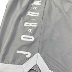 Shorts Jordan Cinza e Branco