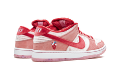 Nike SB Dunk Low Strangelove