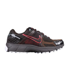 Tênis de Corrida Nike Air Zoom Vomero 5 Preto e Vermelho