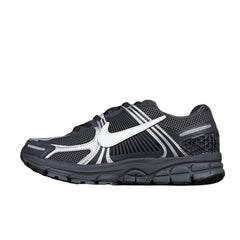 Tênis de Corrida Nike Air Zoom Vomero 5 Preto e Branco