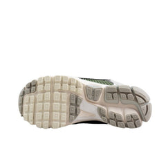 Tênis de Corrida Nike Air Zoom Vomero 5 Cinza e Verde