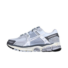 Tênis de Corrida Nike Air Zoom Vomero 5 Cinza e Prateado