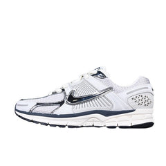 Tênis de Corrida Nike Air Zoom Vomero 5 Branco e Cinza