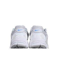 Tênis de Corrida Nike Air Zoom Vomero 5 Branco e Light Azul