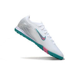 Chuteira Society TF Nike Zoom Mercurial Vapor 16 Elite Branca, Azul e Rosa